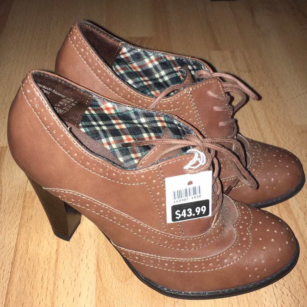 American eagle oxford heels
